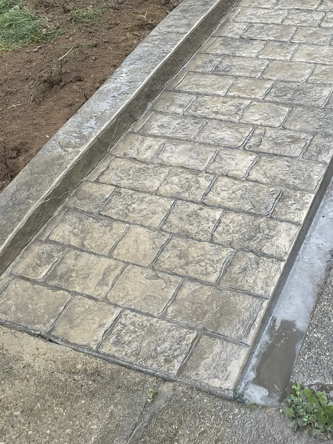 Stone-pattern stamped concrete walkway